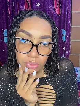 Snapshot of Piel_Canella chatting on March 4, 2026, 12:29 am Piel Canella online show from March 4, 2026, 12:29 am