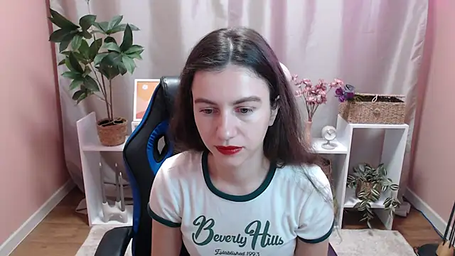 Snapshot of MistyBree chatting on April 24, 2026, 8:16 am MistyBree online show from April 24, 2026, 8:16 am
