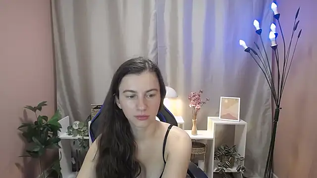 Snapshot of MistyBree chatting on July 17, 2026, 8:11 am MistyBree online show from July 17, 2026, 8:11 am