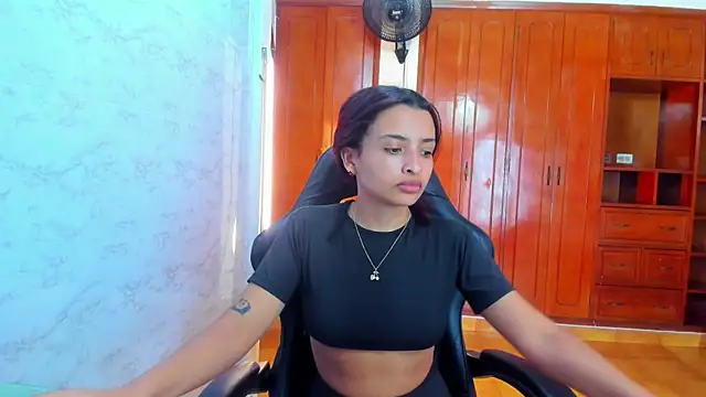 Snapshot of lizzie_skinny chatting on May 22, 2026, 7:01 pm lizzie skinny online show from May 22, 2026, 7:01 pm