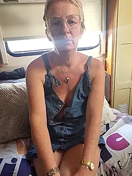 lescoquinsdu40 online show from March 19, 2026, 2:28 pm