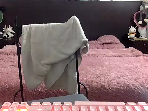 mommy-Milf online show from March 12, 2026, 1:44 am