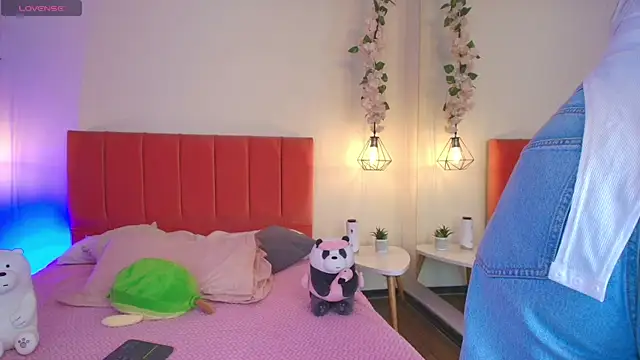 Caandace online show from March 27, 2026, 8:43 pm