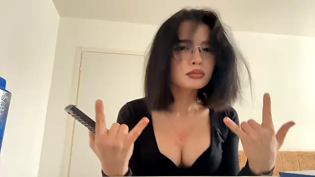 Snapshot of CartiBlue chatting on March 3, 2026, 10:33 am CartiBlue online show from March 3, 2026, 10:33 am