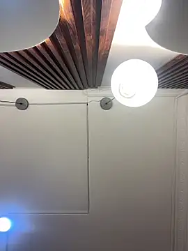 Emi rousse online show from April 10, 2026, 1:07 pm