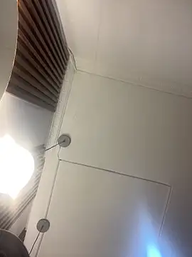 Emi rousse online show from April 3, 2026, 12:22 pm