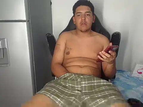 simonxxxlbear online show from February 28, 2026, 10:42 pm