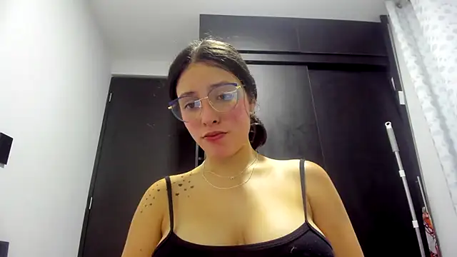 Snapshot of Miranda-cambell chatting on June 9, 2026, 12:22 am Miranda-cambell online show from June 9, 2026, 12:22 am
