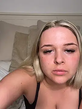 Snapshot of Goldieluxe chatting on March 2, 2026, 9:33 pm Goldieluxe online show from March 2, 2026, 9:33 pm