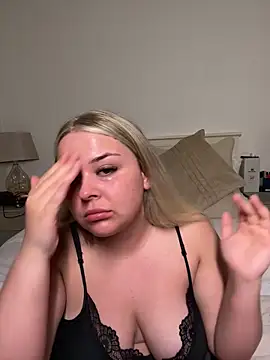 Snapshot of Goldieluxe chatting on March 1, 2026, 9:59 pm Goldieluxe online show from March 1, 2026, 9:59 pm