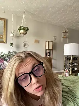 imkhloe online show from March 9, 2026, 6:55 pm