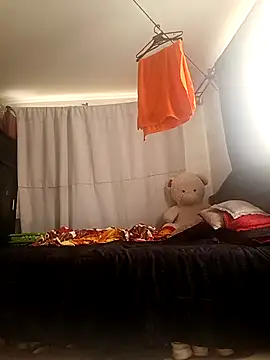 solopetalo online show from April 6, 2026, 6:42 pm