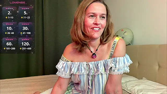 Snapshot of Lizacams chatting on July 8, 2026, 5:13 pm Lizacams online show from July 8, 2026, 5:13 pm