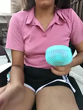 Glow Queen online show from June 27, 2026, 12:22 pm
