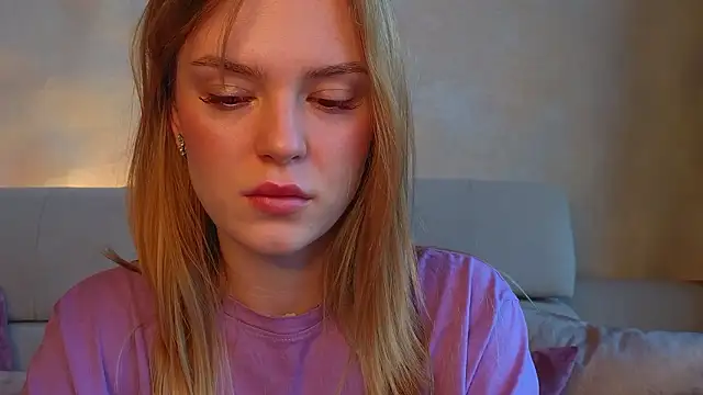 cyberl0ve  online show from March 18, 2026, 2:52 pm