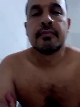 Ezehombre online show from April 15, 2026, 5:39 pm