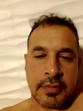 Ezehombre online show from April 14, 2026, 10:04 pm