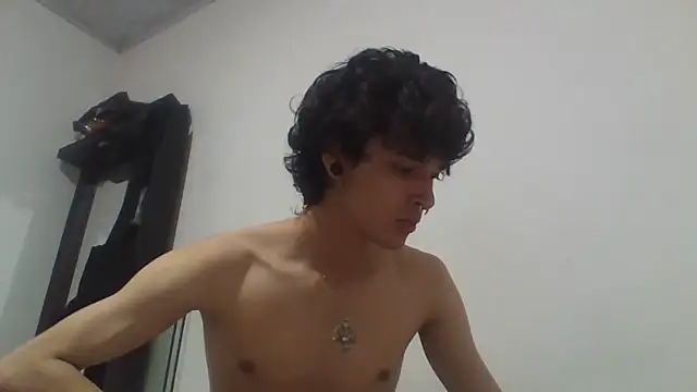 Moonandzukko online show from March 27, 2026, 8:54 pm