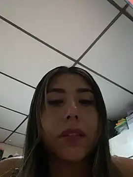 stefanyqueen69 online show from May 2, 2026, 3:23 am
