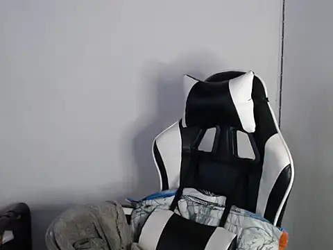 KathLovee online show from June 13, 2026, 12:47 pm