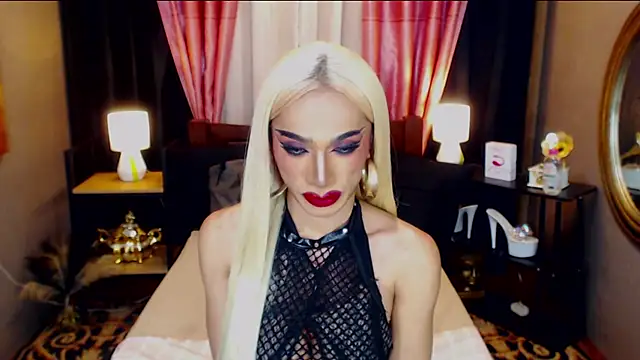 KieraLee online show from June 2, 2026, 8:20 pm