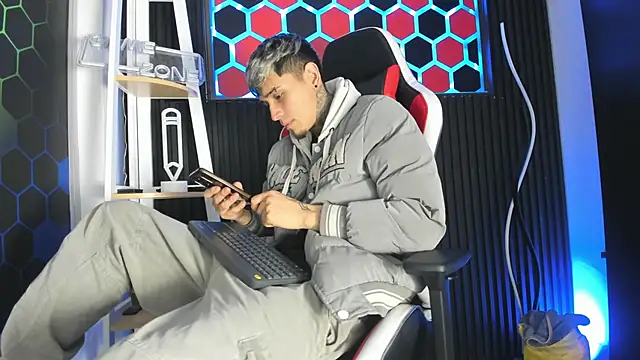 Max Hader  online show from March 17, 2026, 3:42 am