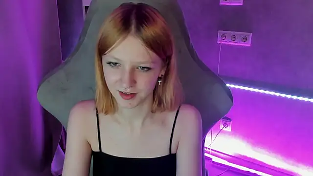 Snapshot of Emma_Dusk chatting on July 11, 2026, 1:06 am Emma Dusk online show from July 11, 2026, 1:06 am