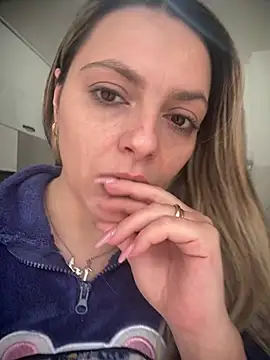 Snapshot of diavola_bionda chatting on March 2, 2026, 12:23 pm diavola bionda online show from March 2, 2026, 12:23 pm