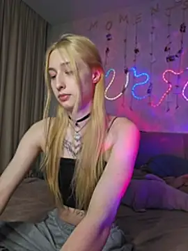 Snapshot of Emma_Willson chatting on June 7, 2026, 7:52 pm Emma Willson online show from June 7, 2026, 7:52 pm
