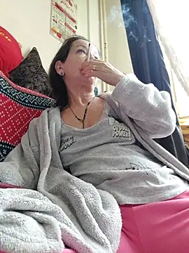 anayss17 online show from April 14, 2026, 4:50 am