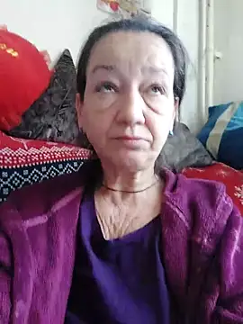 anayss17 online show from April 18, 2026, 5:10 am