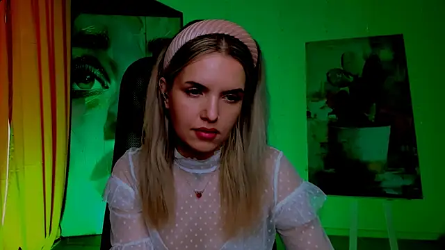 AliceSmite online show from April 9, 2026, 1:28 pm