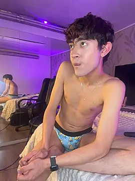 MatthewMoore  online show from April 1, 2026, 12:13 am