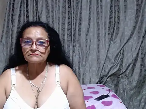 Snapshot of _BellaNocturna chatting on May 6, 2026, 3:32 am BellaNocturna online show from May 6, 2026, 3:32 am