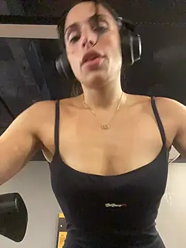 sweetwanda online show from April 8, 2026, 1:01 pm