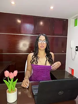 LauriLenix online show from April 13, 2026, 9:08 pm