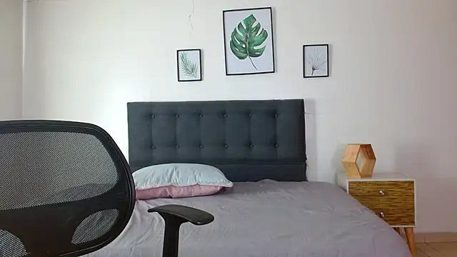 samanthachop online show from June 25, 2026, 1:49 pm