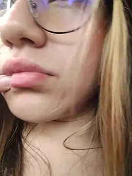 samanthachop online show from July 2, 2026, 1:28 pm