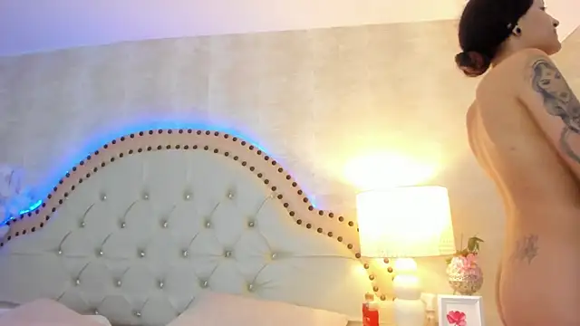 EllaEvanzz online show from March 4, 2026, 8:49 pm