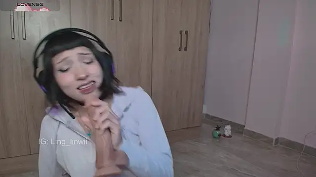 Snapshot of ling_meow chatting on May 30, 2026, 1:12 am ling meow online show from May 30, 2026, 1:12 am