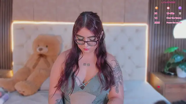 apriilfox online show from March 18, 2026, 3:42 am