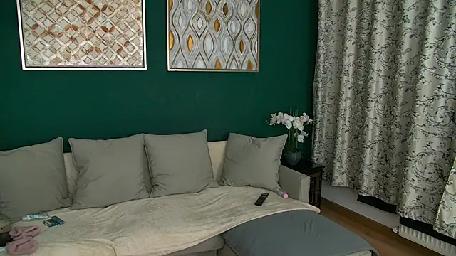 SkinnyNatty online show from April 5, 2026, 3:46 am