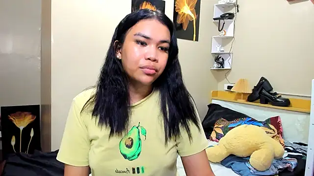 hugecelestina online show from April 17, 2026, 10:29 am