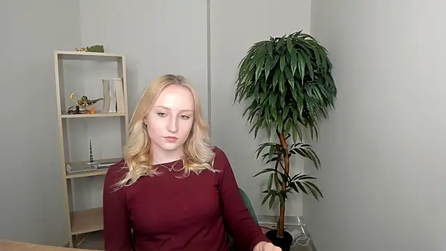 CatarinaGulla online show from March 4, 2026, 9:17 am