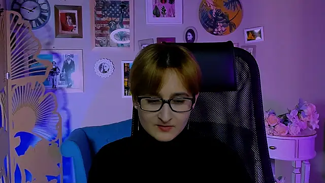 LixeLuna online show from March 18, 2026, 6:27 am