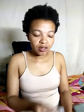 Snapshot of LOLOAVEE chatting on July 8, 2026, 5:24 pm LOLOAVEE online show from July 8, 2026, 5:24 pm