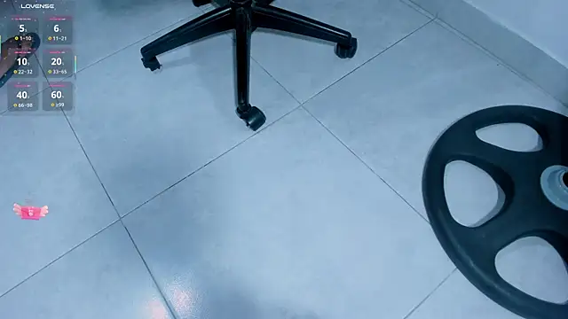 Anthonella Lux online show from April 18, 2026, 12:18 pm