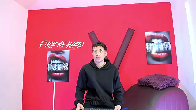 SKYN MAN online show from March 18, 2026, 1:31 am