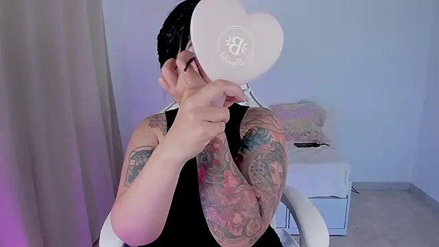 heeyy kitty online show from March 25, 2026, 2:38 pm