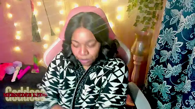 Snapshot of Goddess_MercedesRedd chatting on April 25, 2026, 1:36 pm Goddess MercedesRedd online show from April 25, 2026, 1:36 pm